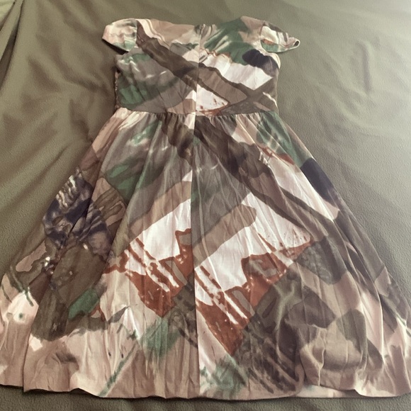 Coldwater Creek short sleeve multi color dress. Zip back. Size 6 - Picture 4 of 8